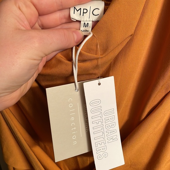 🍊NWT Women’s MINKPINK Orange Belted Cross-back Jumpsuit 🍊 - Picture 6 of 9